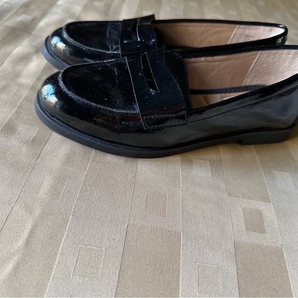 Ladies Black Patent Leather Loafers by Kelly & Katie Size 6‎ - Picture 2 of 11